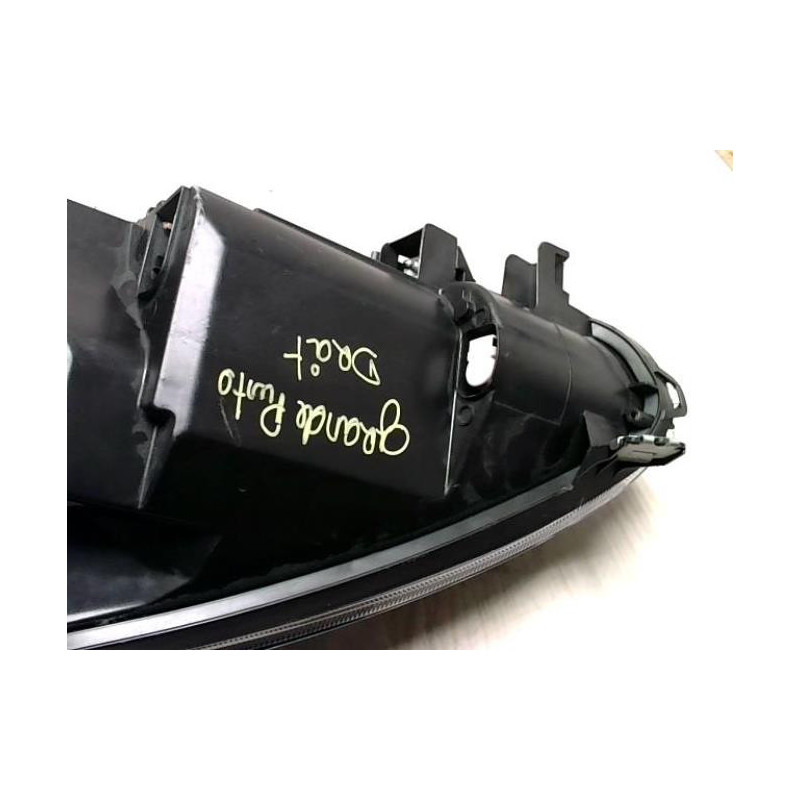 Optique avant principal droit (feux)(phare) FIAT GRANDE PUNTO d’occasion