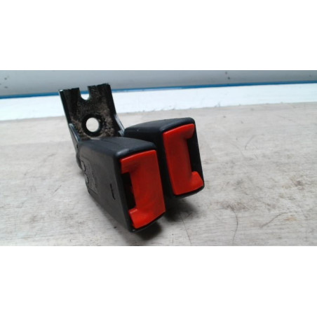 Attache ceinture arriere droit FORD FIESTA 6 PHASE 1 d’occasion