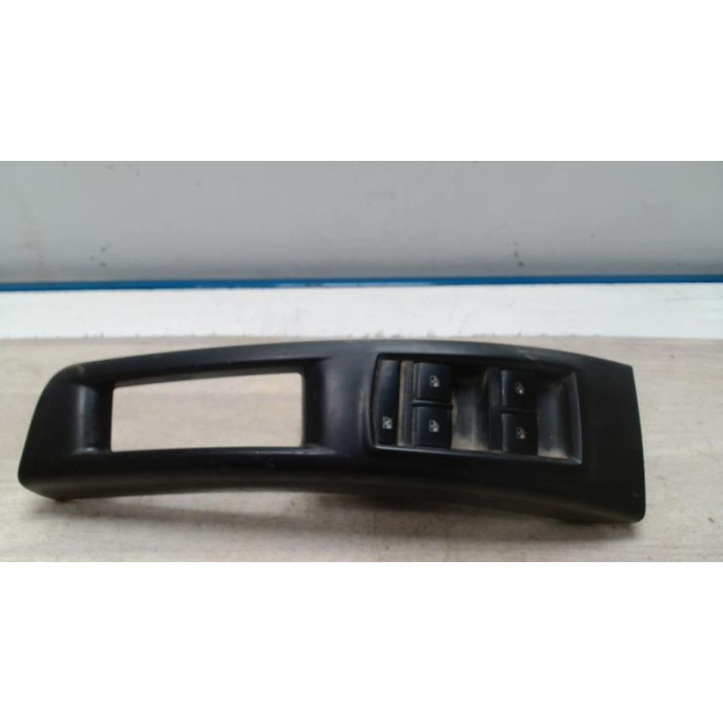 Interrupteur de leve vitre avant gauche OPEL MERIVA B PHASE 1 d’occasion
