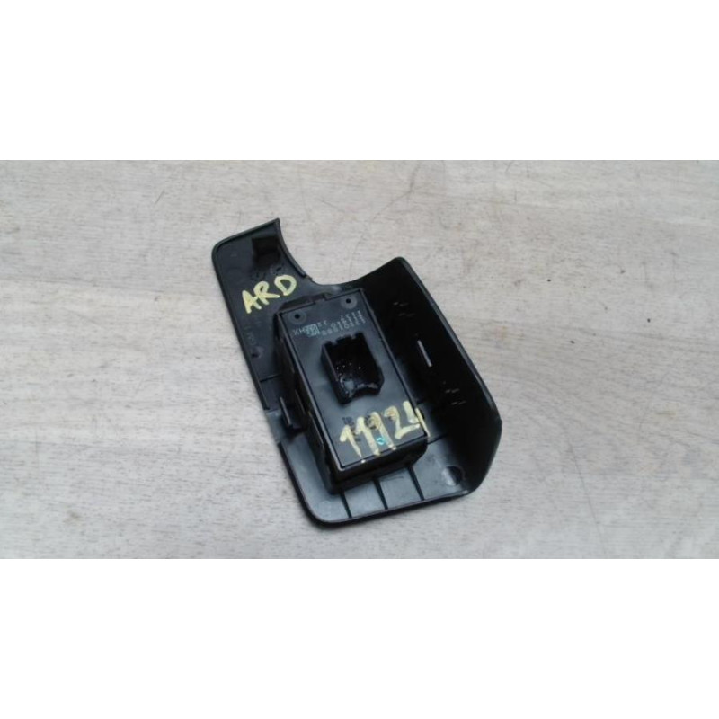 Interrupteur de leve vitre arriere droit OPEL MERIVA B PHASE 1 d’occasion