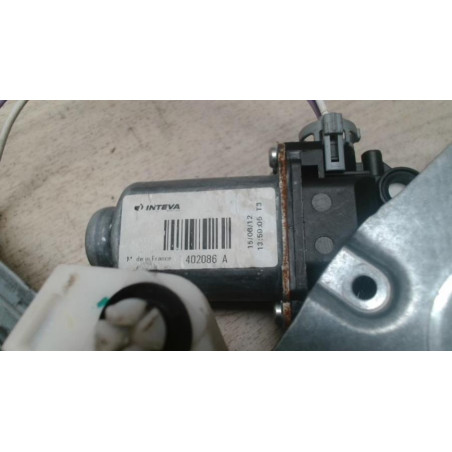 Leve vitre electrique avant droit RENAULT KANGOO 2 PHASE 1 d’occasion