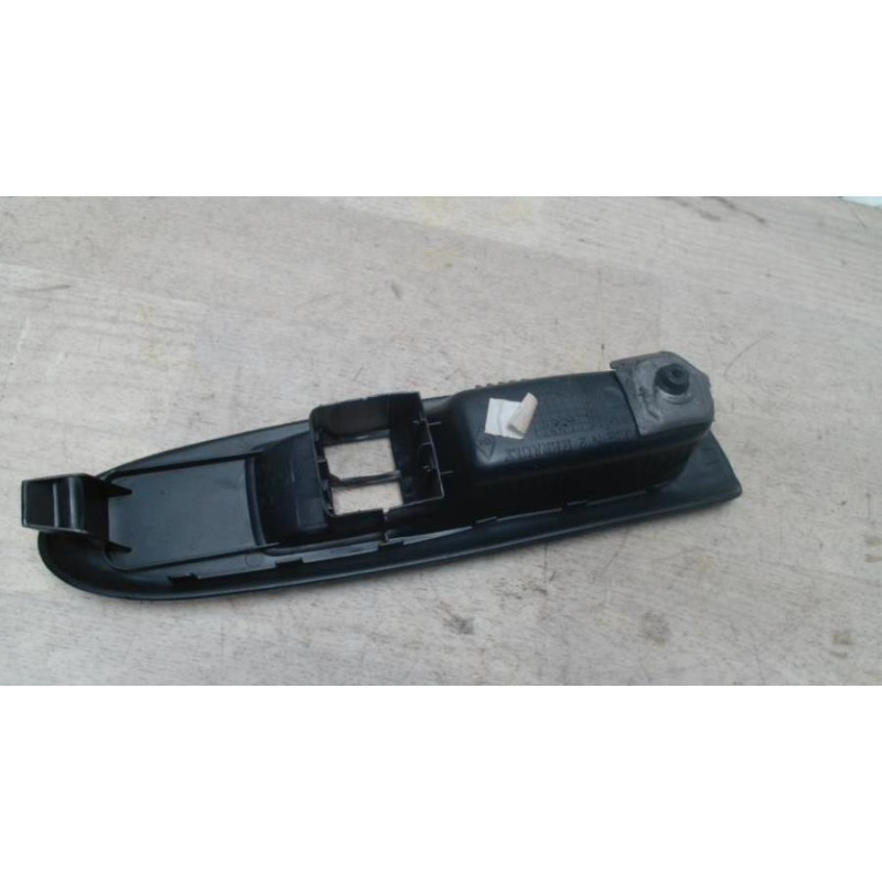 Interrupteur de leve vitre avant gauche RENAULT CLIO 2 PHASE 2 d’occasion