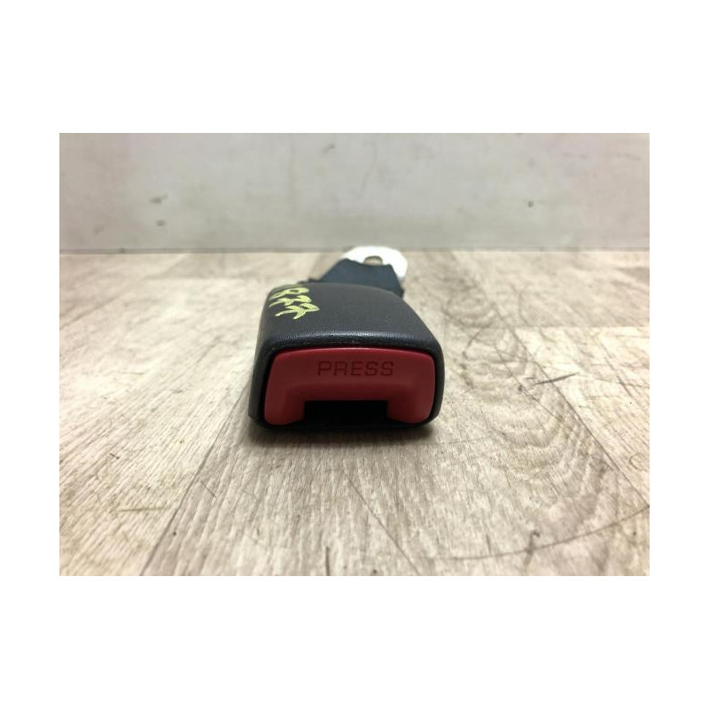 Attache ceinture arriere droit PEUGEOT 107 PHASE 2 d’occasion