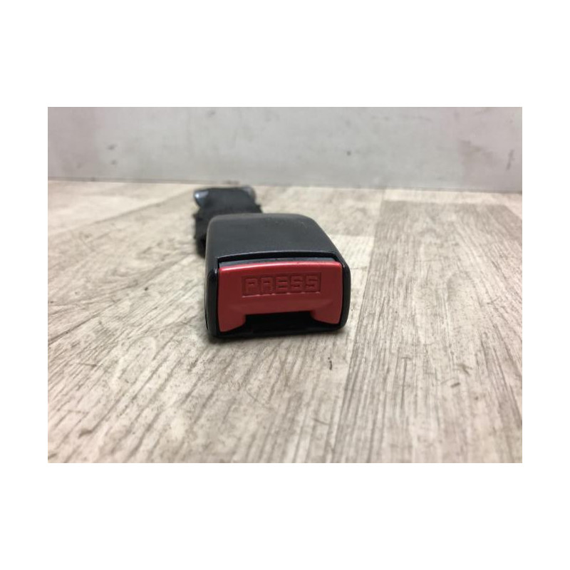 Attache ceinture arriere centrale PEUGEOT 106 PHASE 2 d’occasion