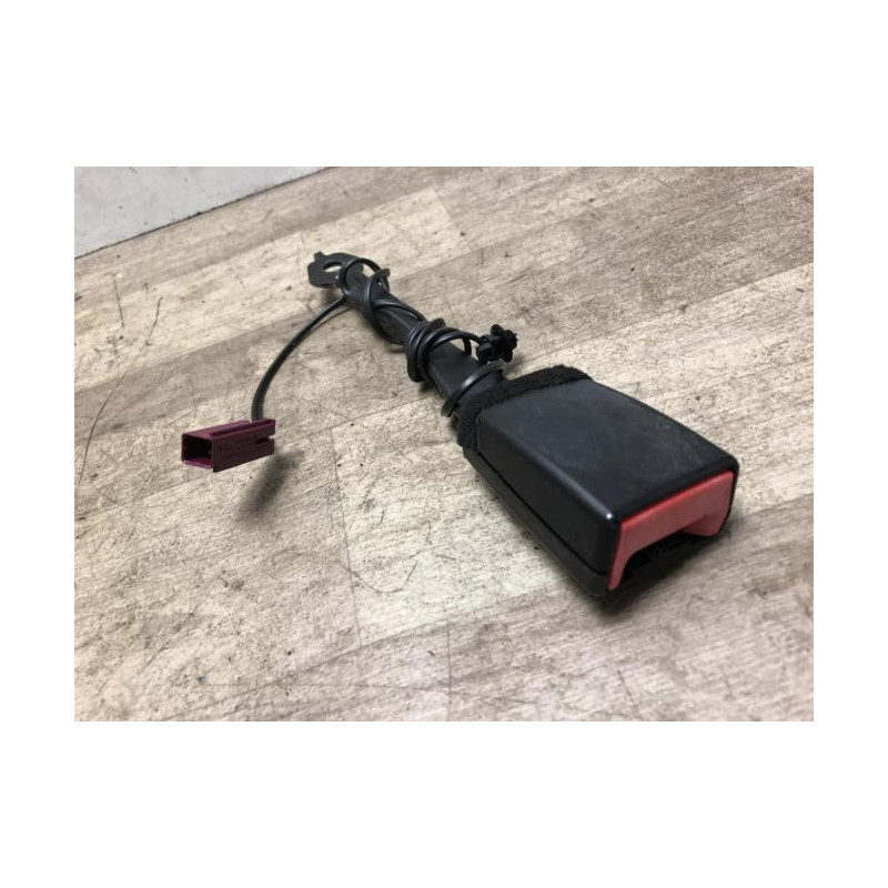 Attache ceinture avant droit FORD FIESTA 6 PHASE 1 d’occasion