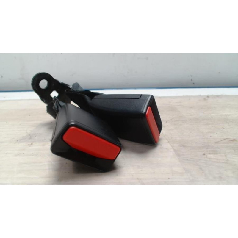 Attache ceinture arriere droit PEUGEOT 208 1 PHASE 1 d’occasion