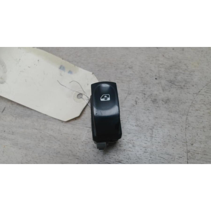 Interrupteur de leve vitre avant droit RENAULT CLIO 3 PHASE 2 d’occasion