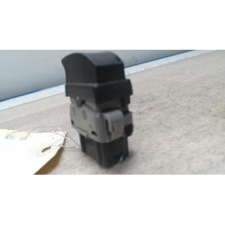 Interrupteur de leve vitre avant droit RENAULT CLIO 3 PHASE 2 d’occasion