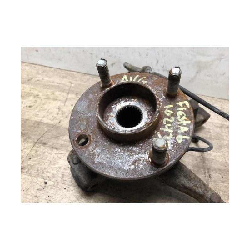 Fusee avant gauche FORD FIESTA 6 PHASE 1 d’occasion
