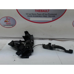 Serrure avant droit FORD FOCUS II SW PHASE 1 d’occasion