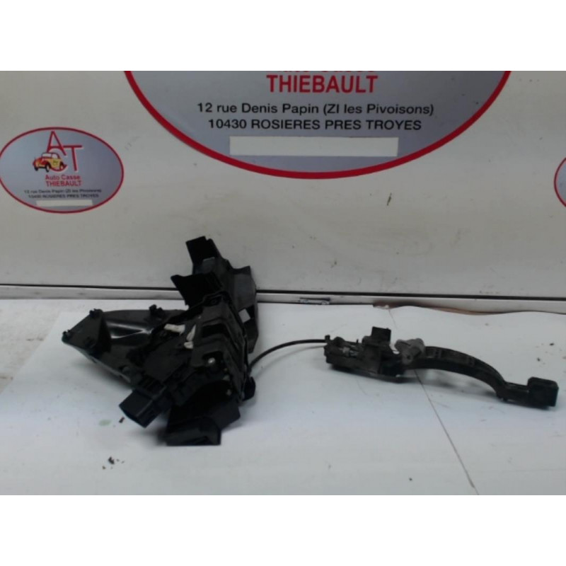 Serrure avant droit FORD FOCUS II SW PHASE 1 d’occasion