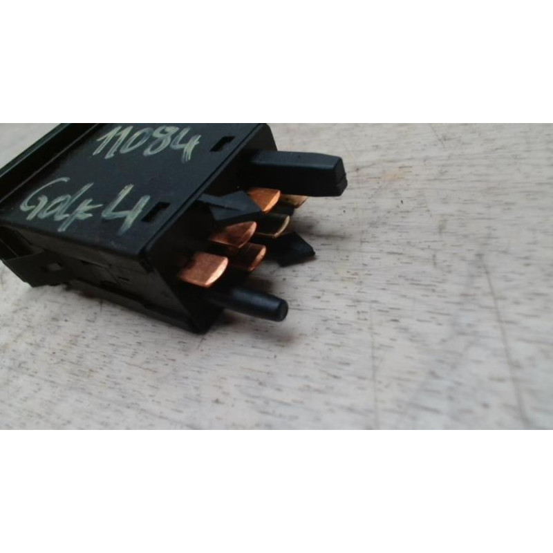 Commande degivrage lunette arriere VOLKSWAGEN GOLF 4 d’occasion