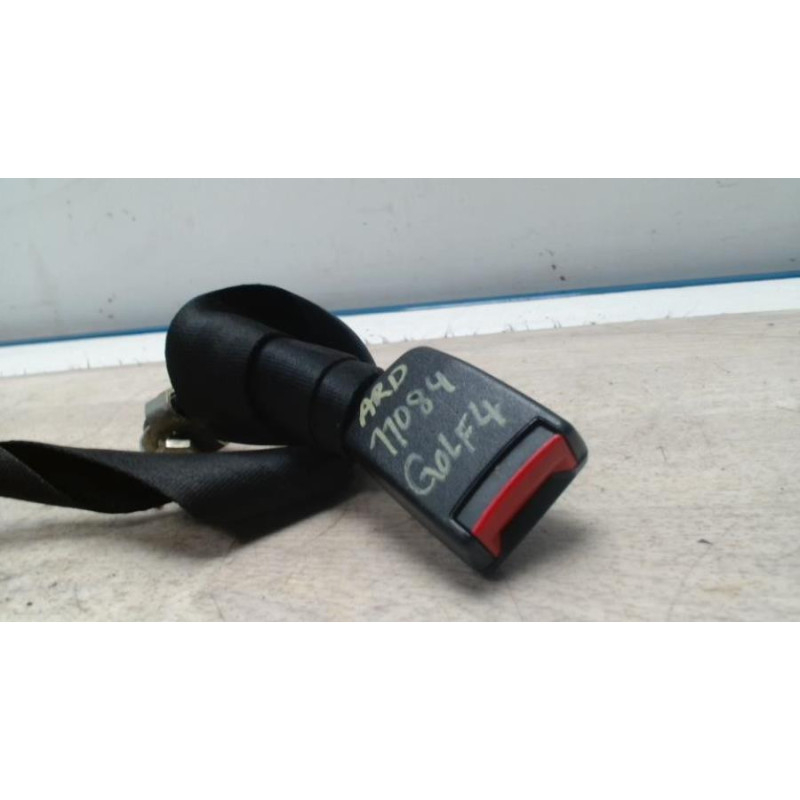 Attache ceinture arriere droit VOLKSWAGEN GOLF 4 d’occasion