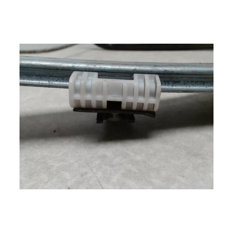 Leve vitre electrique avant gauche RENAULT CLIO 3 PHASE 1 d’occasion