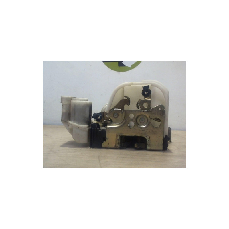 Serrure avant droit FIAT PUNTO 1 PHASE 2 d’occasion