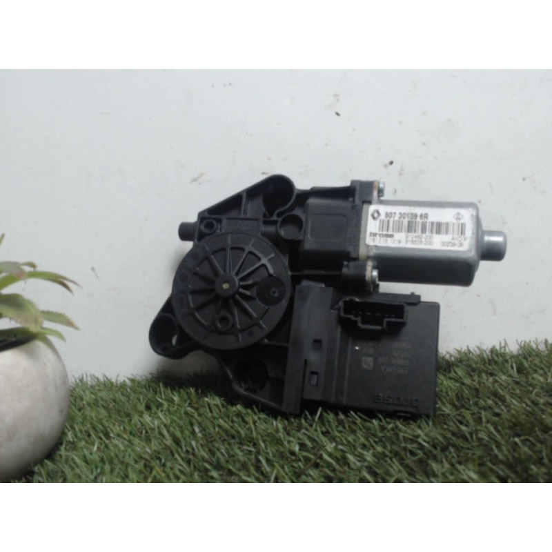 Moteur leve vitre avant droit RENAULT MEGANE 3 PHASE 2 d’occasion