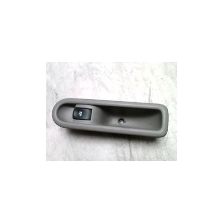 Interrupteur de leve vitre arriere droit RENAULT CLIO 3 PHASE 1 d’occasion