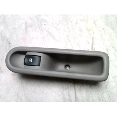 Interrupteur de leve vitre arriere droit RENAULT CLIO 3 PHASE 1 d’occasion