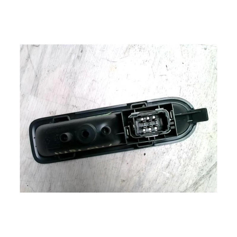 Interrupteur de leve vitre arriere droit RENAULT CLIO 3 PHASE 1 d’occasion