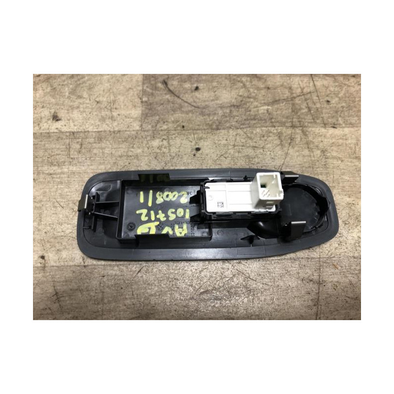 Interrupteur de leve vitre avant droit PEUGEOT 2008 1 PHASE 1 d’occasion