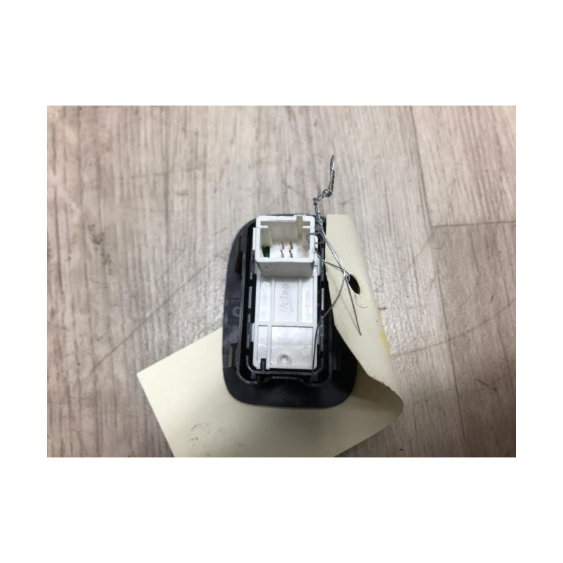 Interrupteur de leve vitre arriere droit PEUGEOT 2008 1 PHASE 1 d’occasion