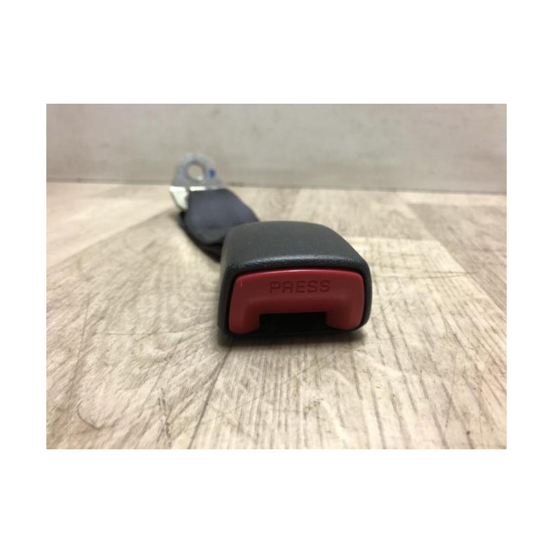 Attache ceinture arriere droit SUZUKI SWIFT 3 d’occasion