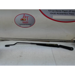 Bras essuie glace avant gauche VOLKSWAGEN BORA 4P (1J2) 1.6 d’occasion