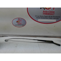 Bras essuie glace avant droit VOLKSWAGEN BORA 4P (1J2) 1.6 d’occasion