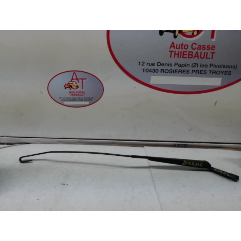 Bras essuie glace avant droit VOLKSWAGEN BORA 4P (1J2) 1.6 d’occasion