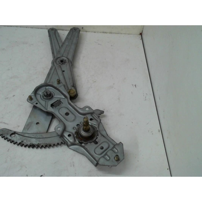 Leve vitre mecanique arriere droit PEUGEOT 309 PHASE 1 d’occasion