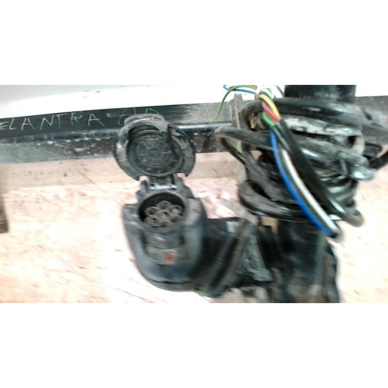 Attelage (boule de remorquage) HYUNDAI ELANTRA 1 d’occasion