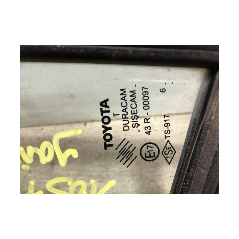 Custode avant gauche (porte) TOYOTA YARIS 2 PHASE 1 d’occasion