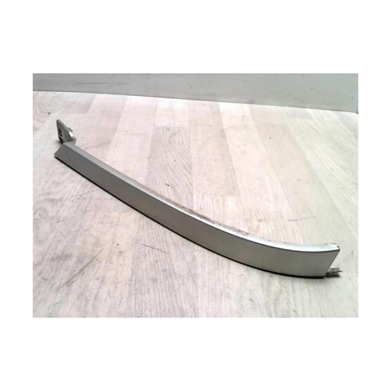 Enjoliveur moustache optique avant gauche MERCEDES CLASSE M 163 PHASE 1 d’occasion