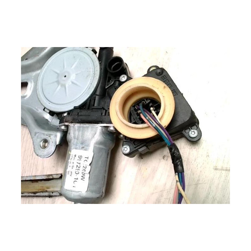 Leve vitre electrique avant droit TOYOTA COROLLA VERSO 2 PHASE 1 d’occasion