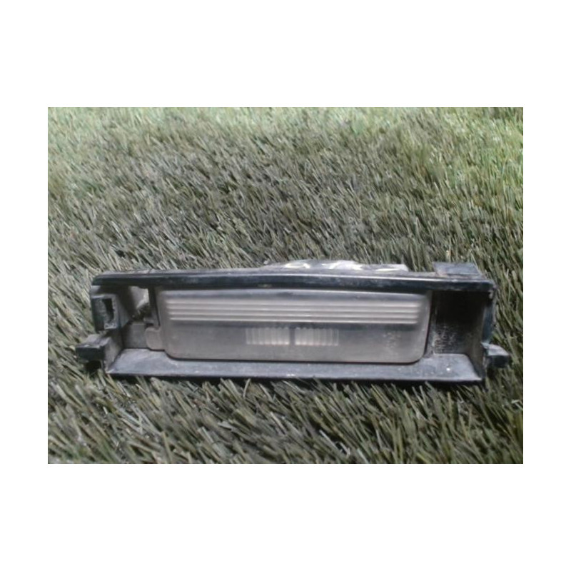 Eclairage de plaque PEUGEOT 306 BREAK d’occasion