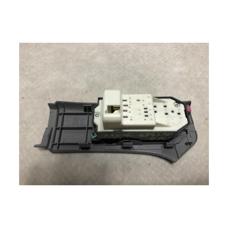 Interrupteur de leve vitre avant gauche TOYOTA YARIS 2 PHASE 1 d’occasion