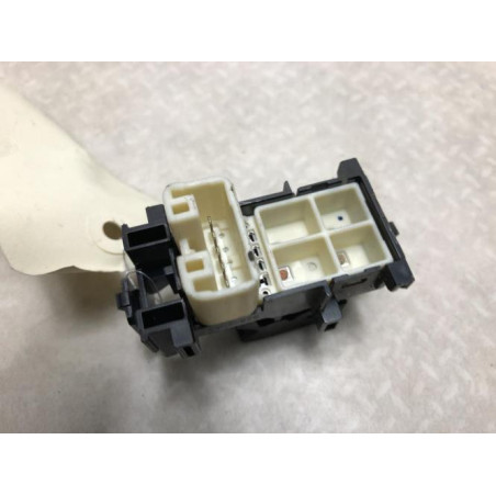 Interrupteur de leve vitre avant droit TOYOTA YARIS 2 PHASE 1 d’occasion