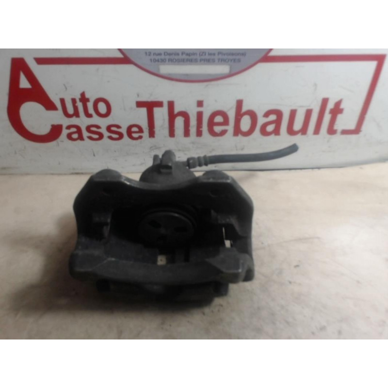 Etrier avant droit (freinage) NISSAN PRIMERA I d’occasion