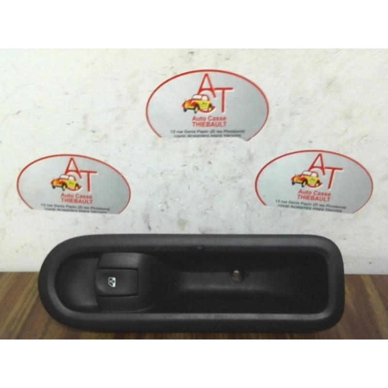 Interrupteur de leve vitre avant droit RENAULT TWINGO II PHASE 1 d’occasion