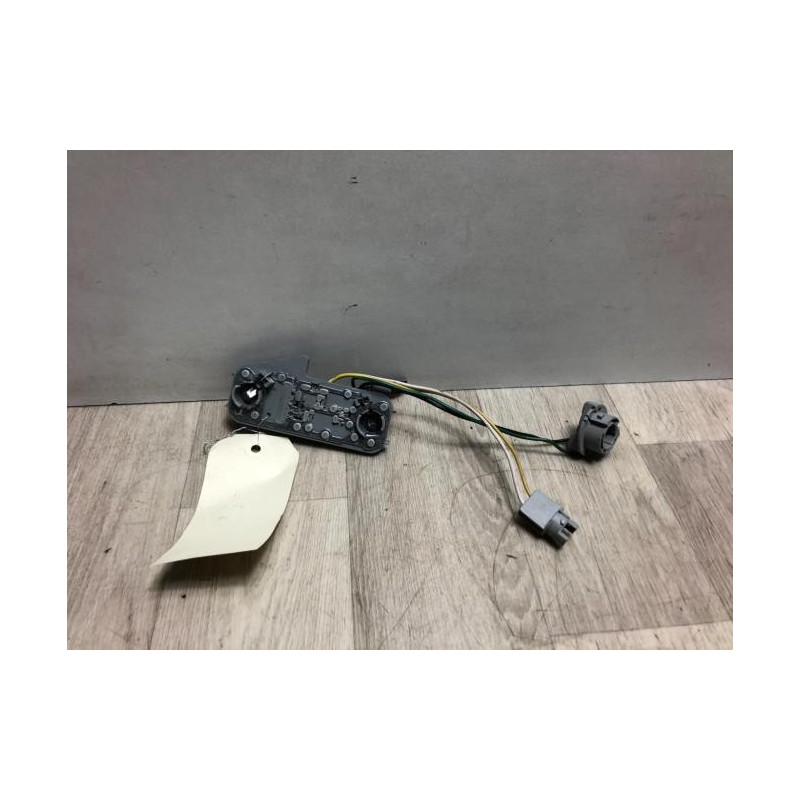 Platine feu arriere droit TOYOTA YARIS 2 PHASE 1 d’occasion