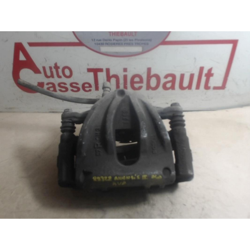 Etrier avant droit (freinage) TOYOTA AVENSIS II d’occasion