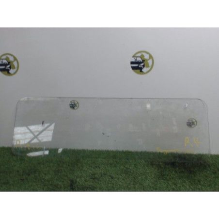 Vitre arriere droit RENAULT R4 FOURGONNETTE d’occasion