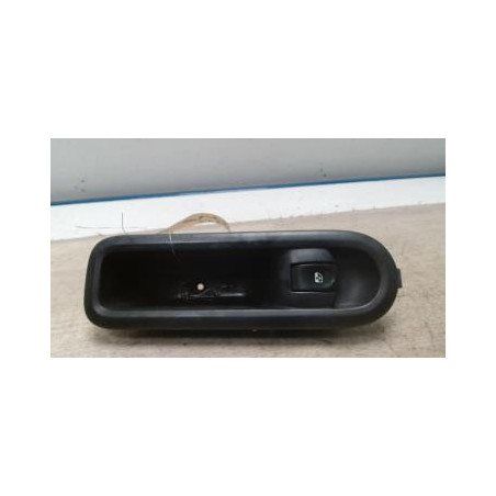 Interrupteur de leve vitre avant droit RENAULT TWINGO 2 PHASE 1 d’occasion
