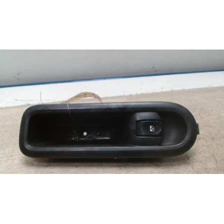 Interrupteur de leve vitre avant droit RENAULT TWINGO 2 PHASE 1 d’occasion