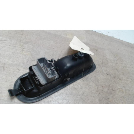 Interrupteur de leve vitre avant gauche RENAULT TWINGO 2 PHASE 1 d’occasion