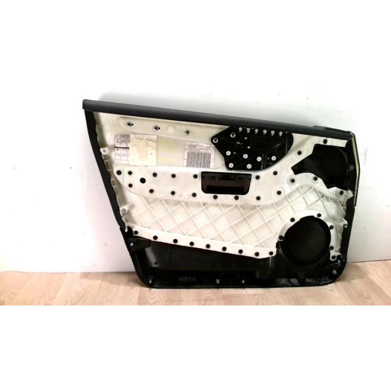 Panneau de porte avant droit MERCEDES CLASSE B 245 PHASE 2 d’occasion