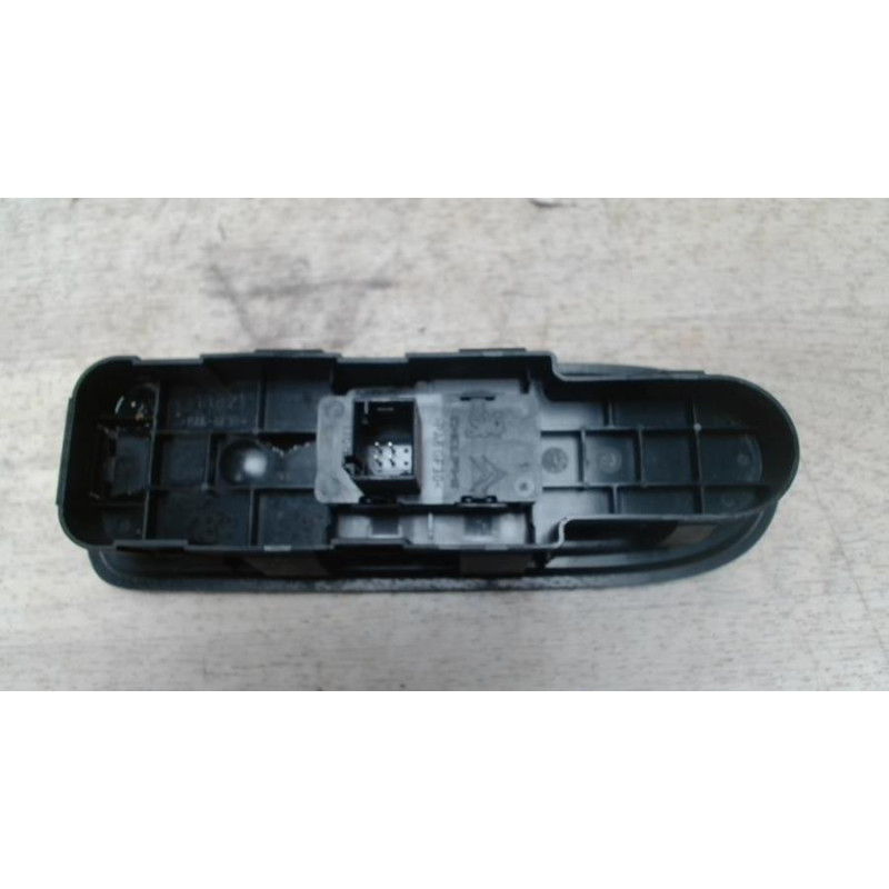 Interrupteur de leve vitre avant droit PEUGEOT 308 1 PHASE 2 d’occasion