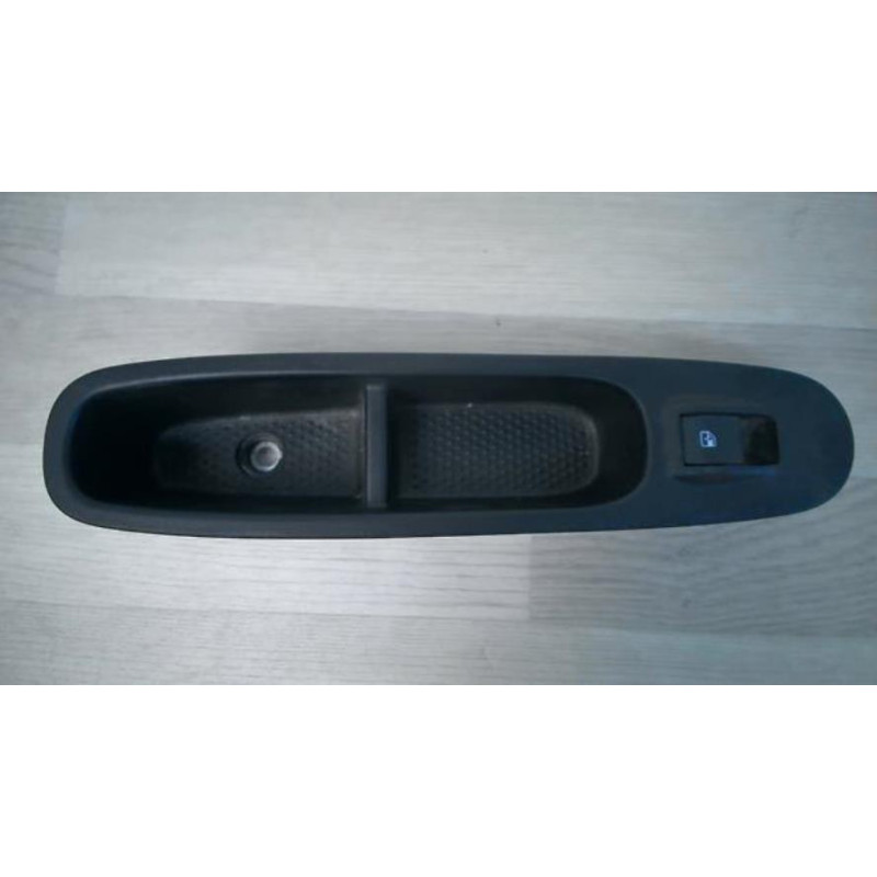 Interrupteur de leve vitre avant droit FIAT PUNTO EVO 3 d’occasion