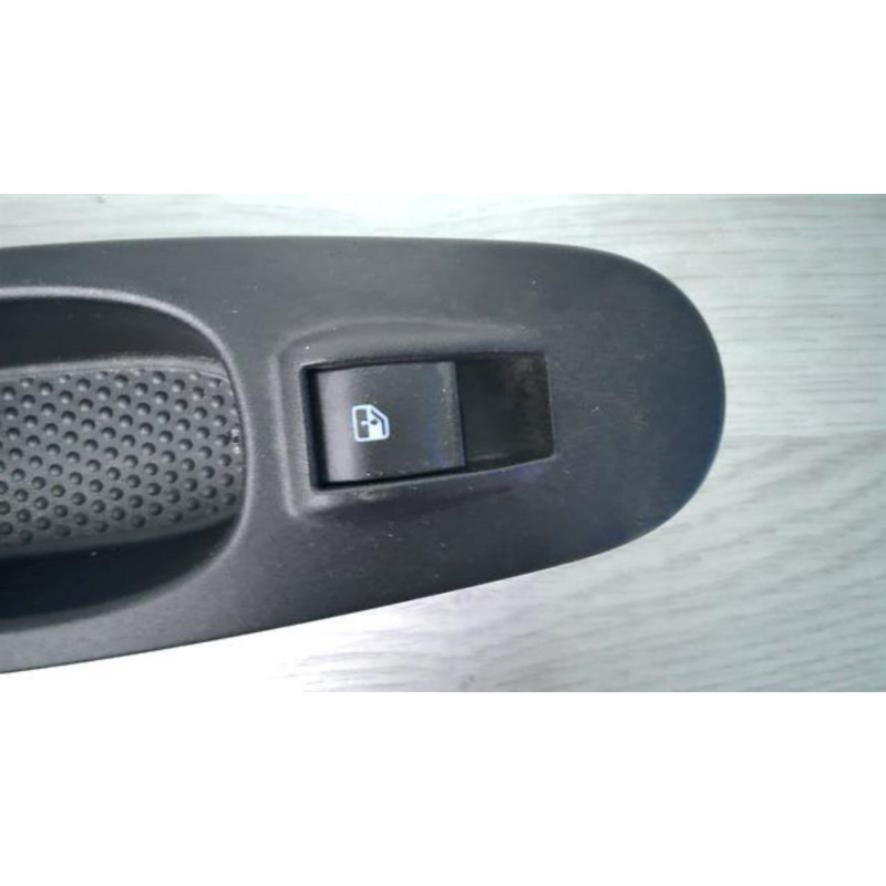 Interrupteur de leve vitre avant droit FIAT PUNTO EVO 3 d’occasion