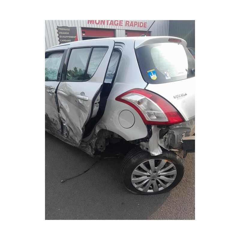 Vitre arriere droit SUZUKI SWIFT 4 d’occasion
